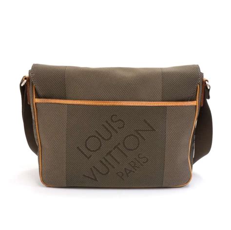 louis vuitton terre damier messenger|LOUIS VUITTON Damier Geant Compagnon Messenger Terre.